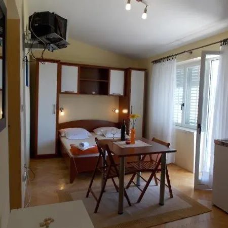 아파트 Guesthouse Duce