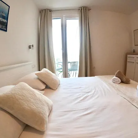 Guesthouse Duce 아파트 *