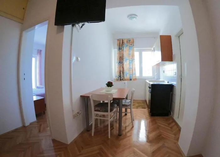 Guesthouse Duce 아파트 Duće