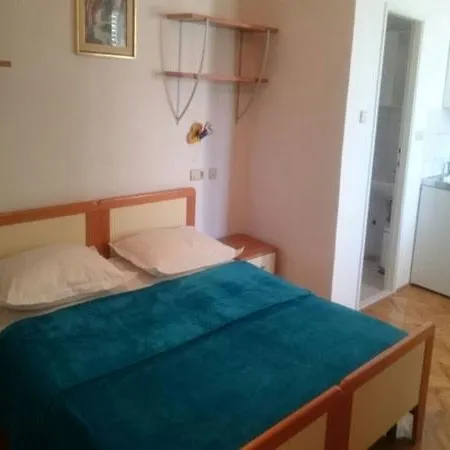 Guesthouse Duce 아파트 *